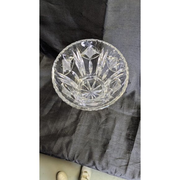 Vintage pressed glass crystal vase - some scratches - Picture 10 of 10